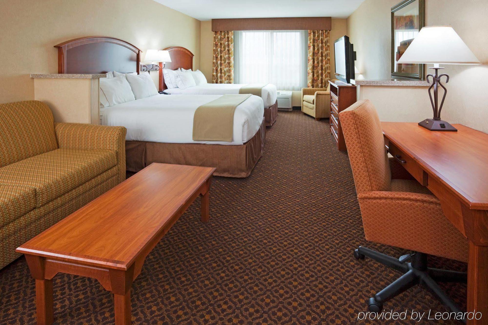 Holiday Inn Express & Suites Mitchell, An Ihg Hotel Kamer foto